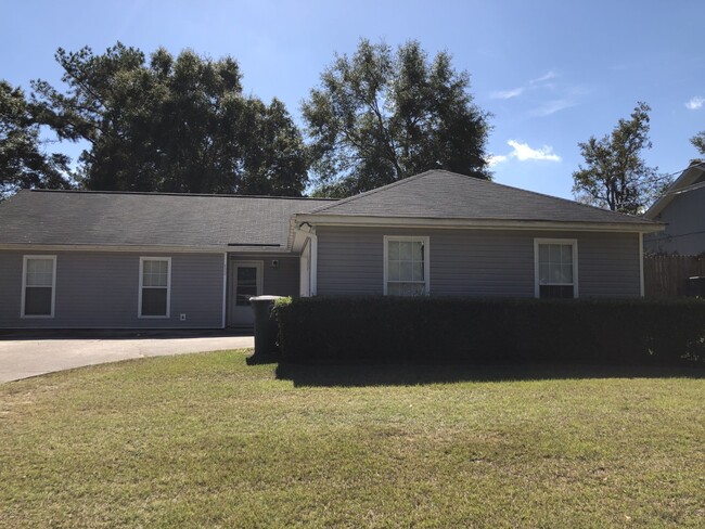 property at 402 E Emerald Dr