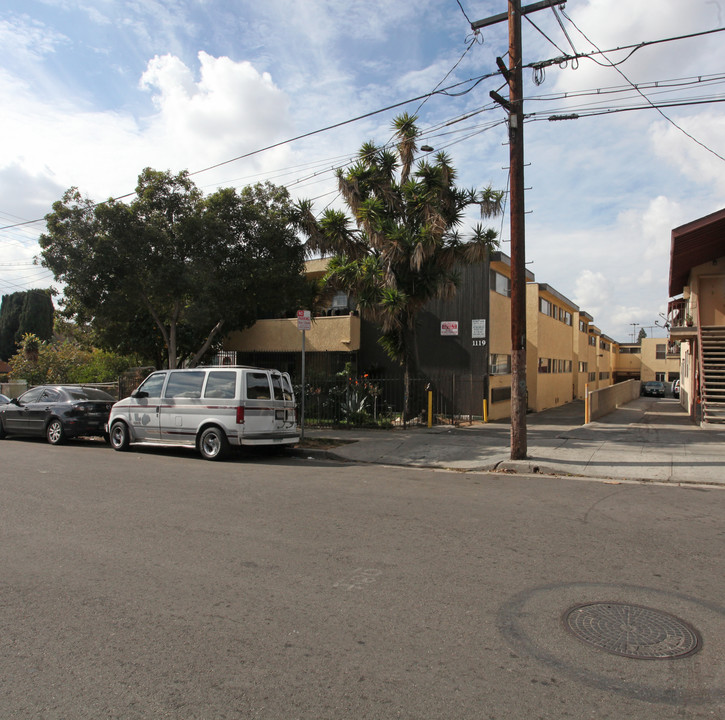 1119 N Madison Ave in Los Angeles, CA - Building Photo