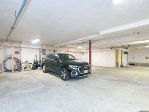 186 Paris St, Unit 3 in Boston, MA - Foto de edificio - Building Photo
