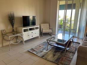 255 NE 3rd Ave, Unit 503 in Delray Beach, FL - Foto de edificio - Building Photo