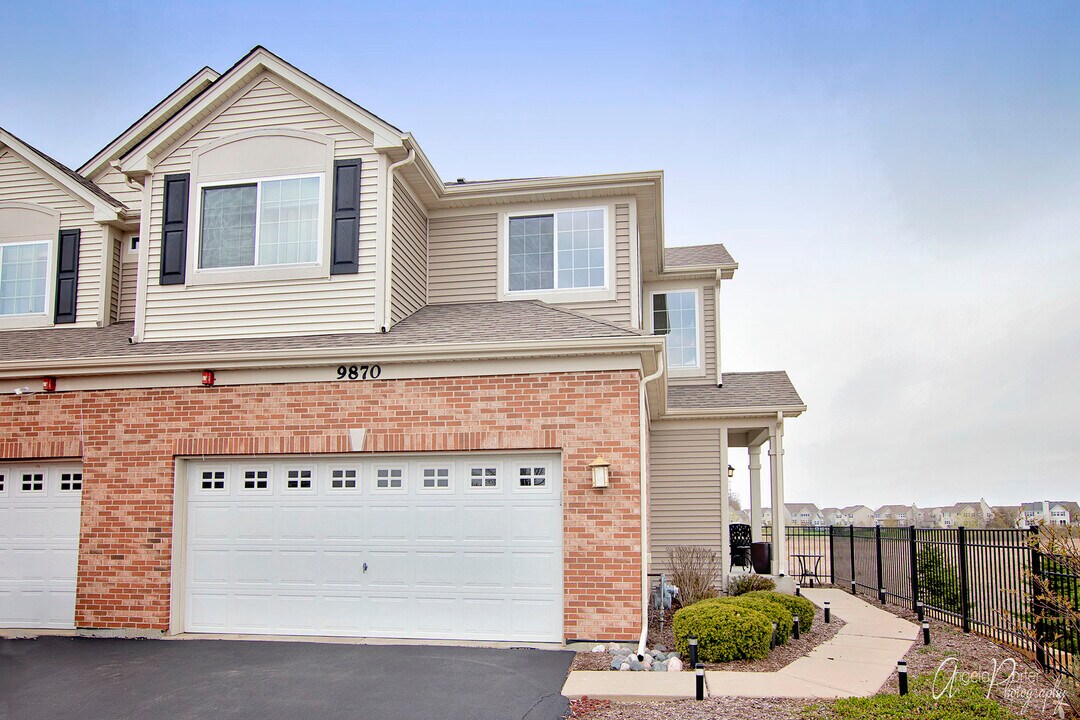 9870 Williams Dr in Huntley, IL - Building Photo