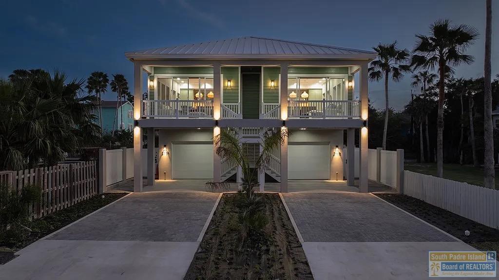 211 W Mesquite St in South Padre Island, TX - Building Photo