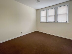 2254 N Southport Ave, Unit 1 in Chicago, IL - Building Photo - Building Photo