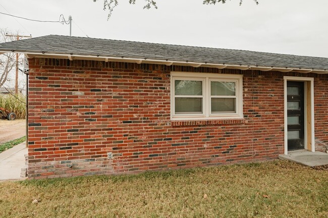 2701 E 17th St in Odessa, TX - Building Photo - Building Photo