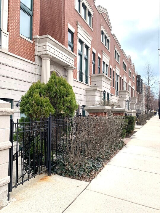 2039 N Lincoln Ave in Chicago, IL - Building Photo