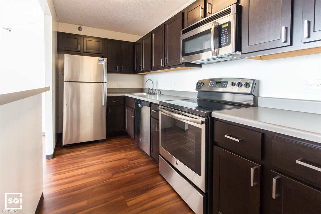 625 W Madison St in Chicago, IL - Building Photo