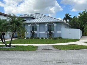16176 SW 149th Terrace in Miami, FL - Building Photo - Building Photo