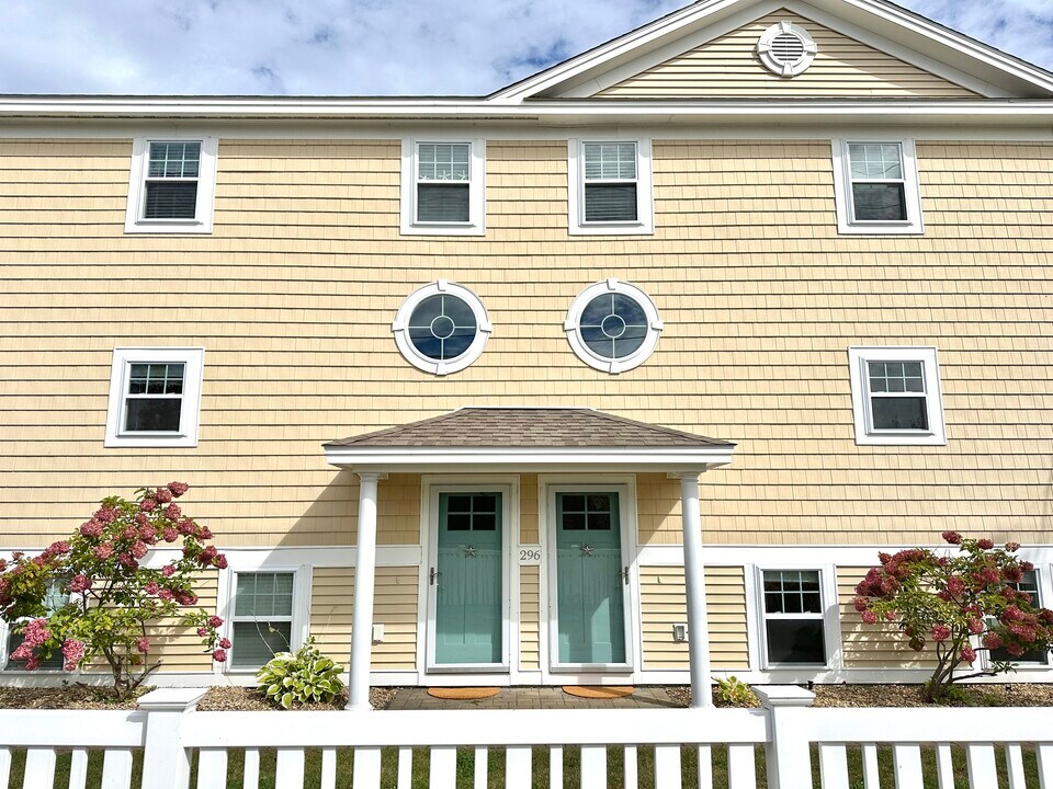 296 Ocean Blvd in Seabrook, NH - Building Photo
