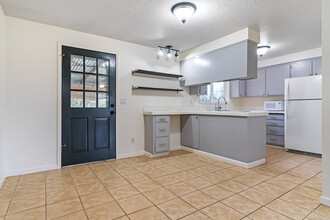 404 Hillview Dr in Lebanon, OR - Building Photo - Building Photo
