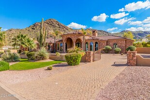 5339 E Royal Palm Rd in Paradise Valley, AZ - Building Photo