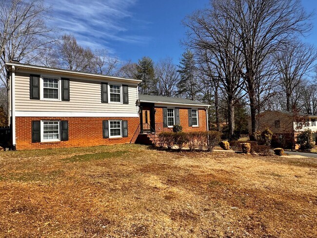 408 Westmoreland Ct in Charlottesville, VA - Building Photo - Building Photo