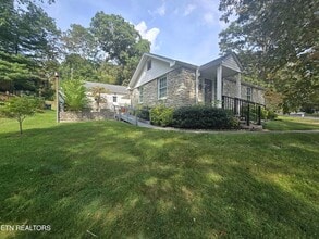 136 Pine Rd in Norris, TN - Building Photo - Building Photo