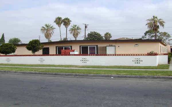 449-455 West Ave in Fullerton, CA - Building Photo - Building Photo