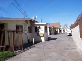 609-613 W 92nd St in Los Angeles, CA - Building Photo