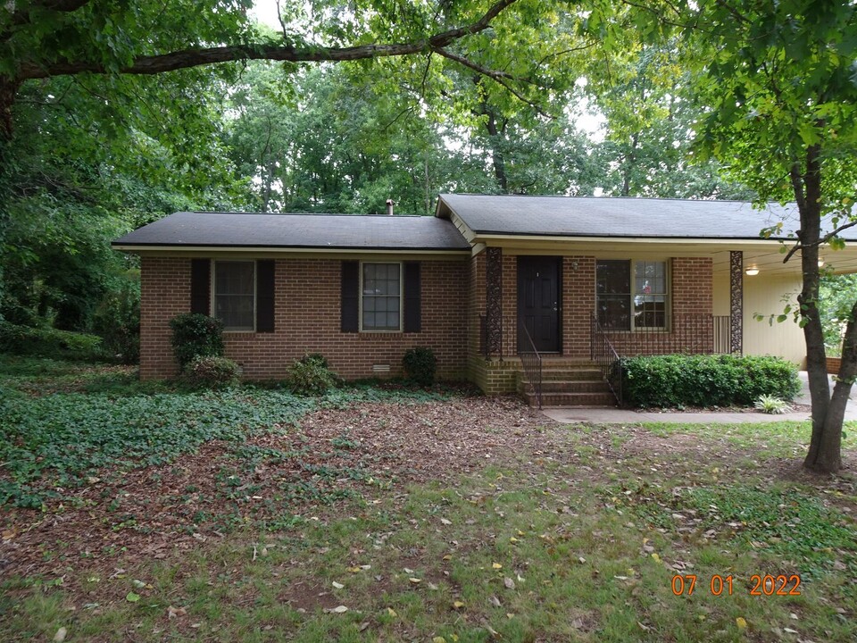 107 Huntington Ct in Athens, GA - Building Photo