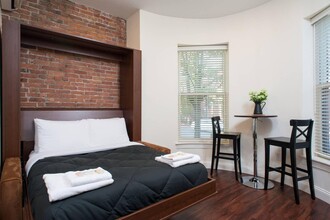 17 Cumberland St, Unit 8 in Boston, MA - Building Photo - Building Photo