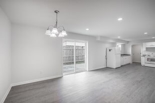 Orleans Apartments in Lake Charles, LA - Building Photo