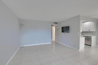 3069 Exeter in Boca Raton, FL - Building Photo - Building Photo