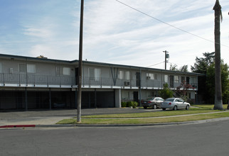 3621 E Garland Ave in Fresno, CA - Foto de edificio - Building Photo