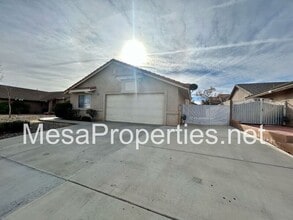 12323 Honeybear Ln in Victorville, CA - Building Photo - Building Photo