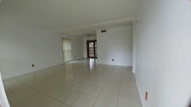 7903 NW 73rd Ave in Tamarac, FL - Building Photo - Building Photo