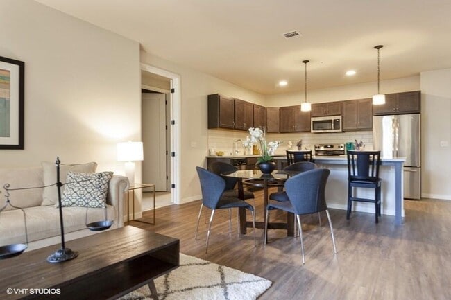 1465 Underwood Ave in Wauwatosa, WI - Building Photo - Building Photo