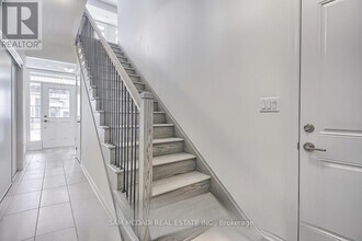 34 Paisley Dr in Bradford West Gwillimbury, ON - Building Photo - Building Photo