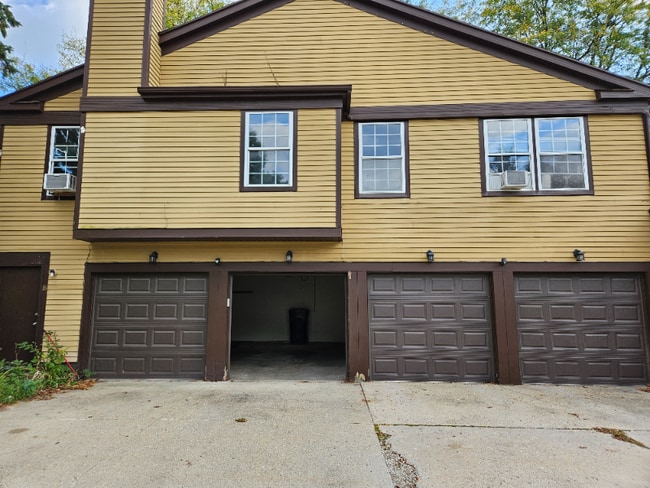 2901 Staten Ave in Lansing, MI - Foto de edificio - Building Photo