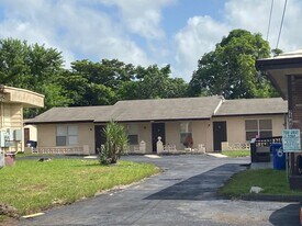 2424 NW 21st St in Fort Lauderdale, FL - Building Photo