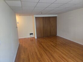 90 Sutton St, Unit 8B in North Andover, MA - Building Photo