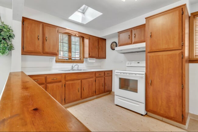 2054 Noblestown Rd in Pittsburgh, PA - Building Photo - Building Photo