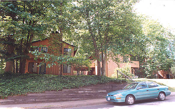 6821-6835 SW Childs Rd in Lake Oswego, OR - Building Photo - Building Photo