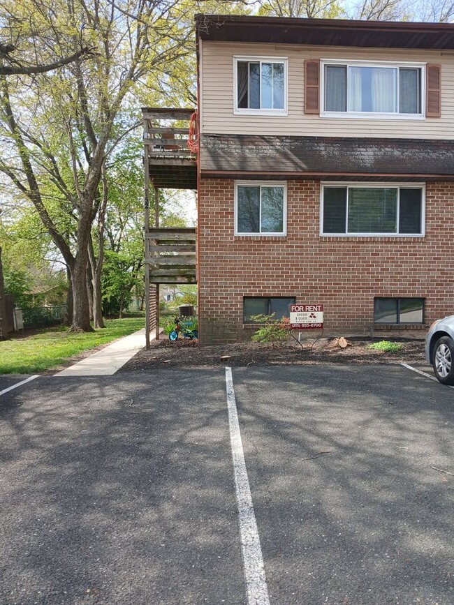 52 Garfield Ave