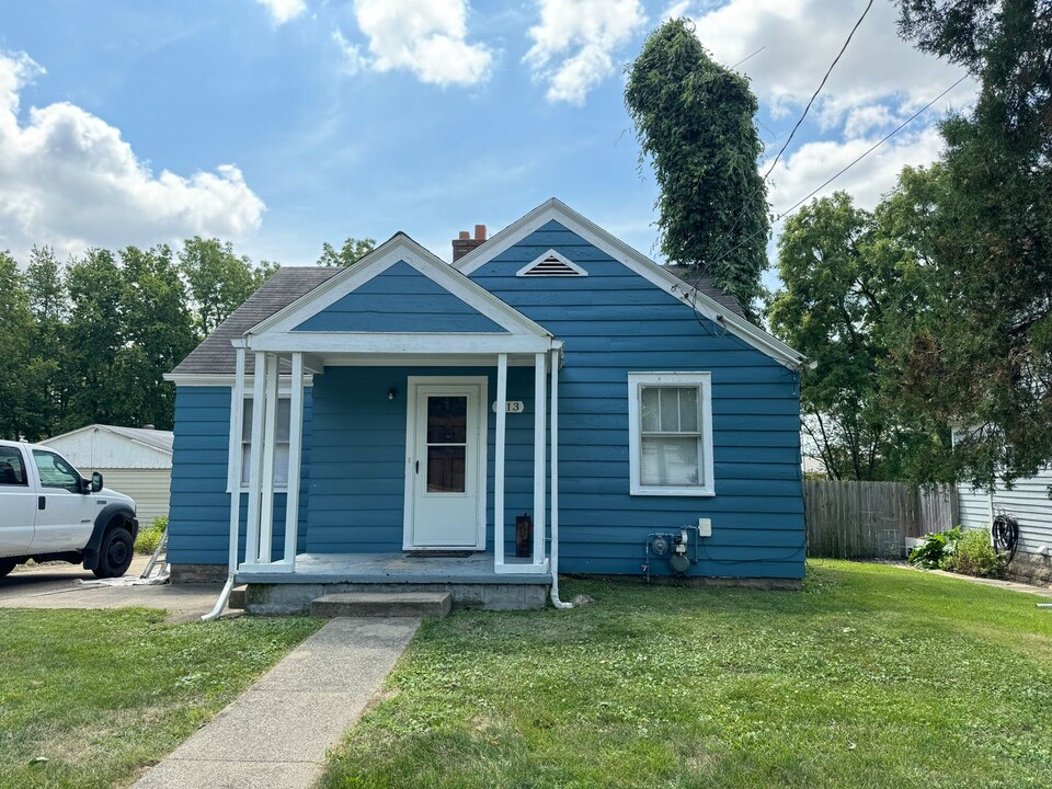 813 Kern St in Normal, IL - Building Photo