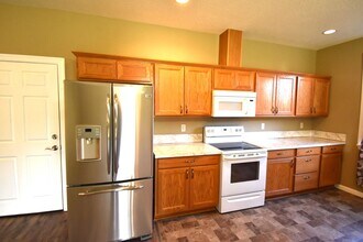 3463 Snow Bird Dr in Lebanon, OR - Building Photo - Building Photo