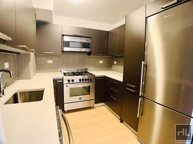 East 39th Street in New York, NY - Building Photo - Building Photo