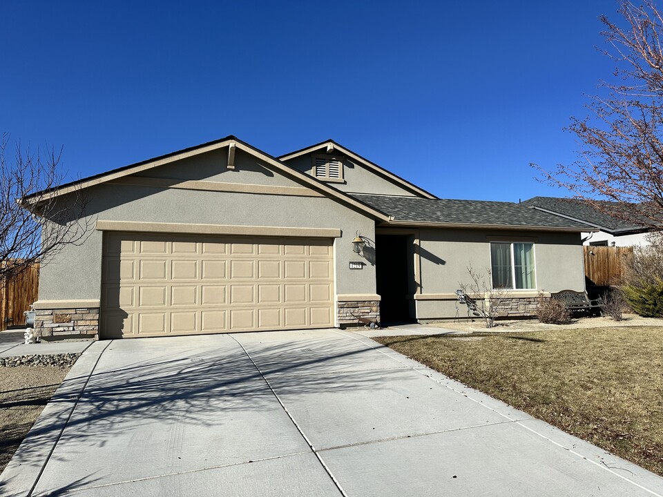 1219 Stratton Dr in Dayton, NV - Building Photo