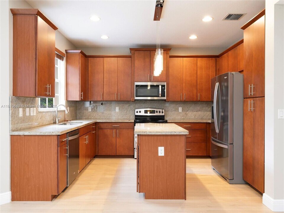 2028 SW 16th Terrace in Fort Lauderdale, FL - Building Photo