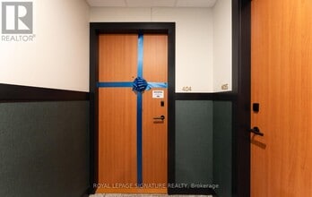 1660 Bloor St W in Toronto, ON - Building Photo - Building Photo