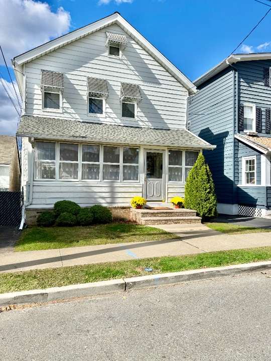 32 Major St in Clifton, NJ - Building Photo