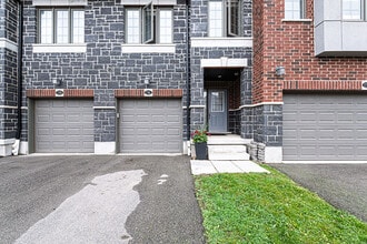 136 Ian Ormston Dr in Kitchener, ON - Building Photo - Building Photo