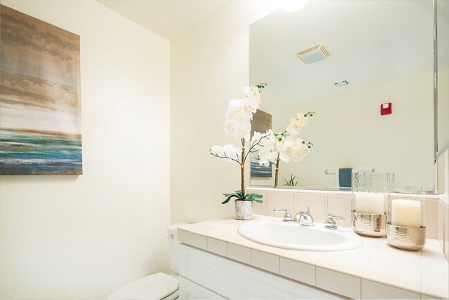 12975 Agustin Pl, Unit 130 in Los Angeles, CA - Building Photo - Building Photo