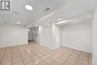 261-261 Ossington Ave in Toronto, ON - Building Photo - Building Photo