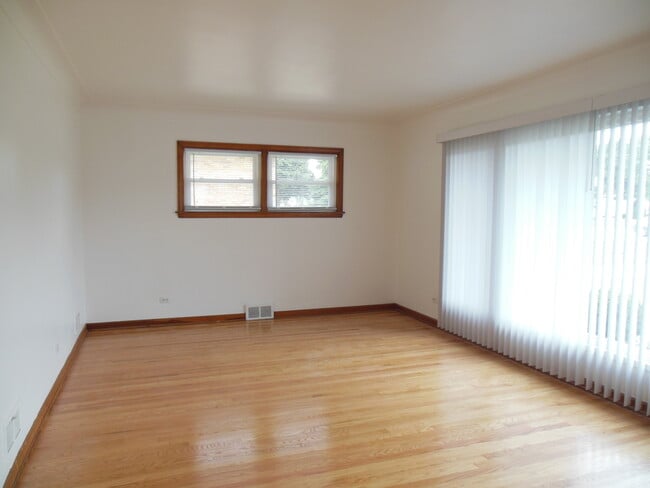 508 E Butterfield Rd in Elmhurst, IL - Building Photo - Building Photo