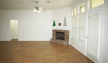 926 Timber Oaks Ln in Arlington, TX - Building Photo - Building Photo