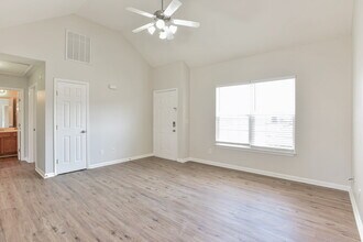 154 Dreville Dr in La Vergne, TN - Building Photo - Building Photo