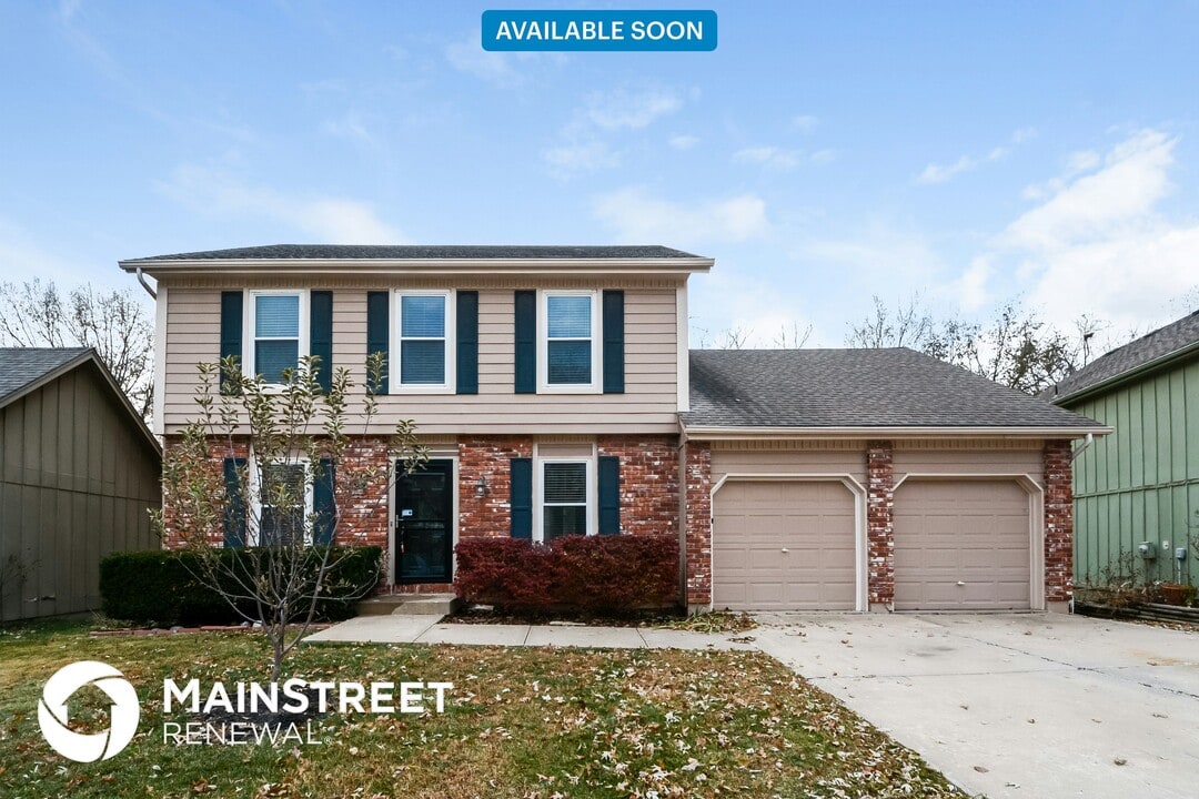7160 Rene St in Shawnee, KS - Building Photo