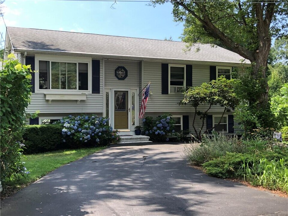 4 Pepper Bush Trail in Narragansett, RI - Building Photo