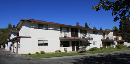 1969 Grande Cir in Fairfield, CA - Building Photo - Building Photo