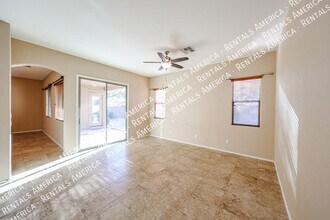 8351 W Rosewood Ln in Peoria, AZ - Foto de edificio - Building Photo